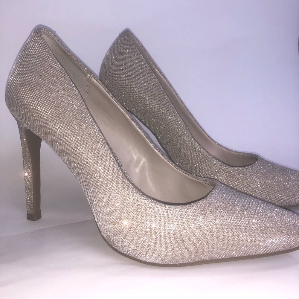 Jennifer Lopez Elsa Metallic Heels Size 6